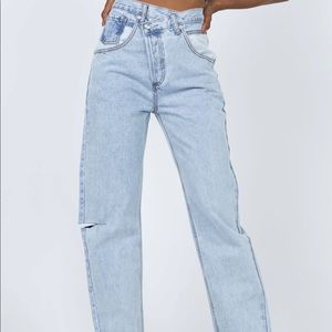 ☆ASYMMETRIC LIGHT WASH DENIM JEAN/ WHITE POCKETS☆